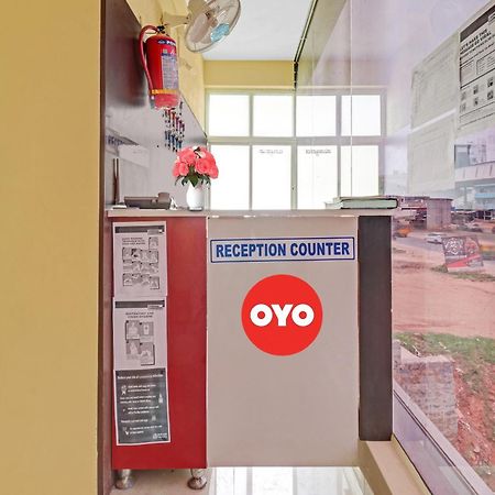 OYO 88893 Lakshmi Sri Deluxe Boarding&Lodgeing Kumbalgod Buitenkant foto